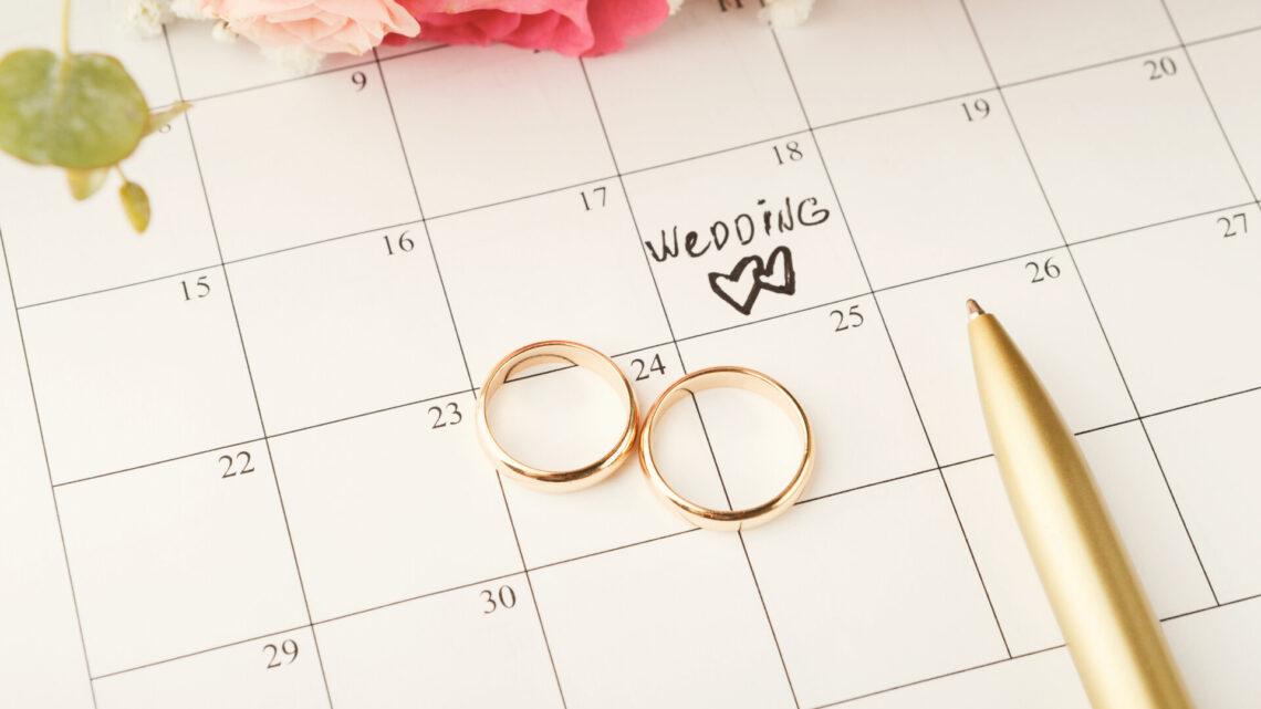 Hochzeitsplanung, Kalender mit Hochzeitsringen
