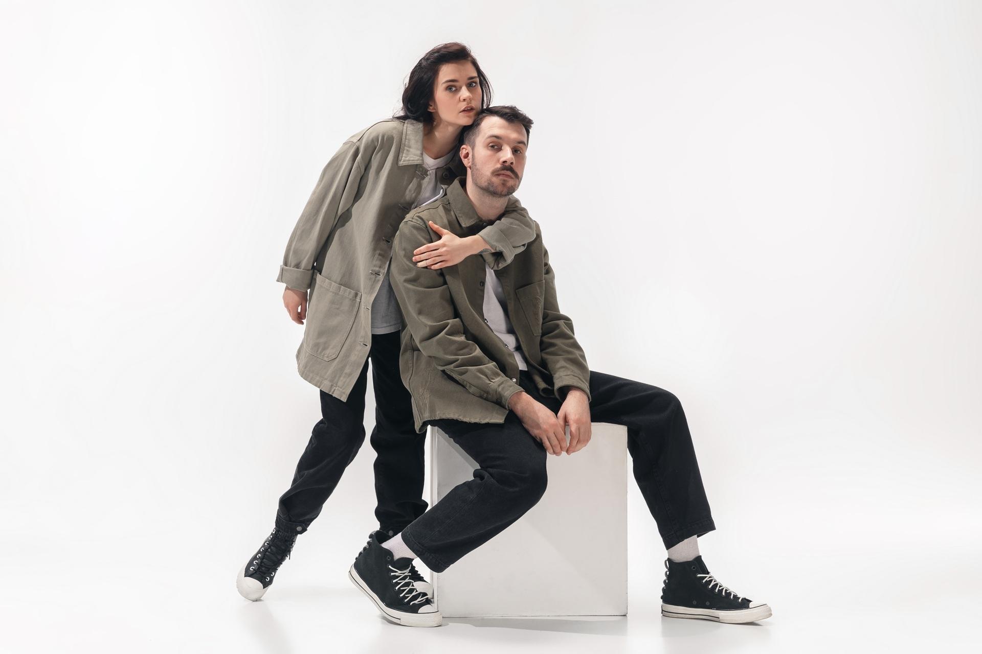 Unisex-Fashion in lockeren Schnitten | Pullover kaufen

